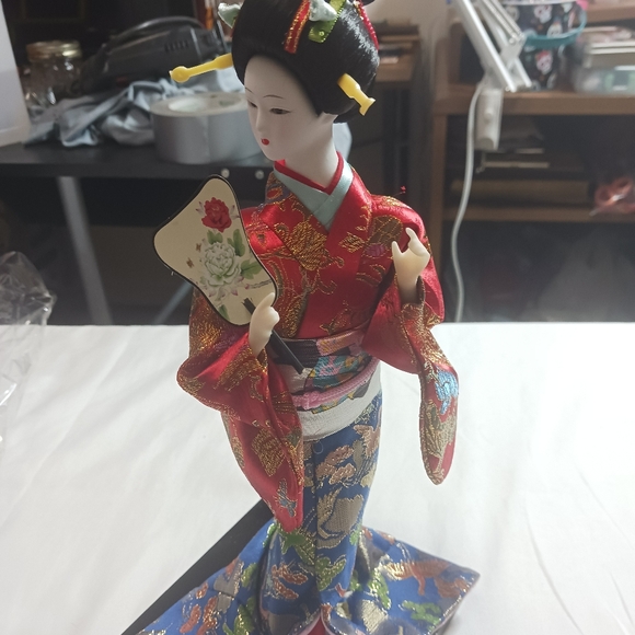 Asian Doll In Box - Picture 2 of 8